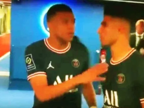 'Ông trời con' Mbappe thể hiện uy quyền, ra lệnh đồng đội phục tùng