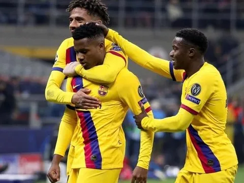 "Trong lúc khán đài im ắng, tôi đã nghĩ: Ủa mình làm gì vậy ta?"