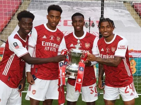 Owen Hargreaves: "Arsenal nên mang 3 cái tên ấy đi cho mượn"