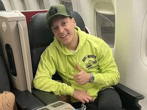 Mesut Ozil đến Indonesia