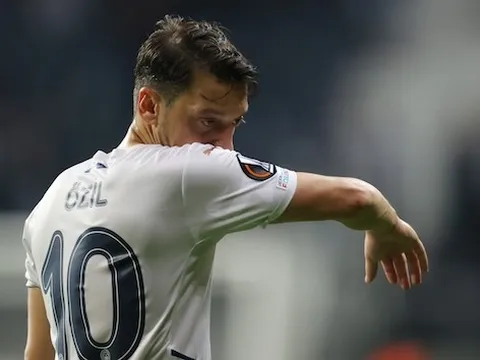 Thực hư chuyện Ozil không chịu thi đấu vì bị CLB "quịt" lương