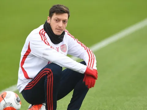 Ozil bị Arsenal ghẻ lạnh, đại diện chỉ trích thẳng mặt Arteta