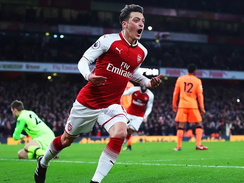 Ozil cảm thấy thế nào khi bị Emery "biệt giam"?