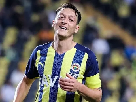Ozil đoạn tuyệt với Fenerbahce