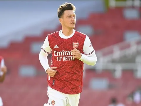 "Ozil khiến Arsenal như lũ ngốc và đội bóng phải kiểm điểm hành động của mình"