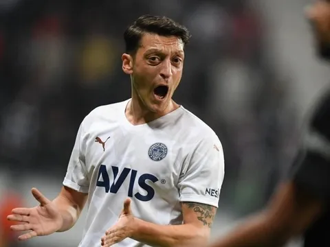 Ozil từ người hùng trở thành kẻ bị căm ghét