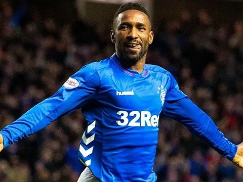 Vừa lên ngôi đầu, đội bóng của Gerrard quyết ''trói chân'' cựu tiền đạo Tam Sư