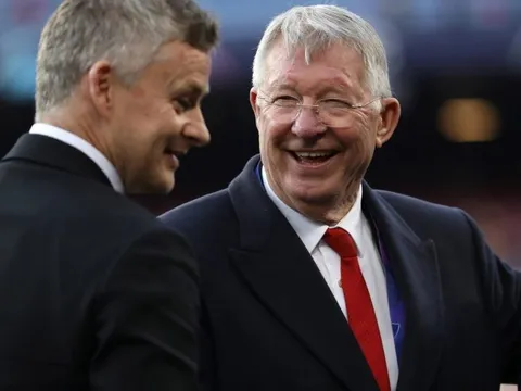 Young lột trần thái độ của Solskjaer với học trò khi Man Utd chơi tệ