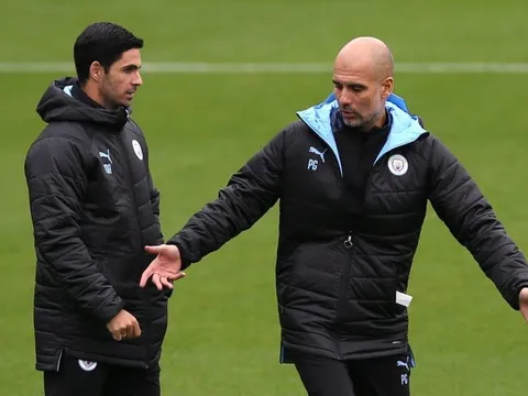 Arteta đến sân tập Man City làm 1 điều cuối cùng, rồi lập tức tới gặp Arsenal