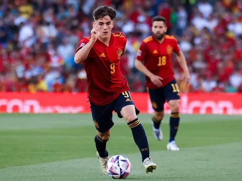 'Thần đồng' Barca lập kỷ lục ở đội tuyển Tây Ban Nha