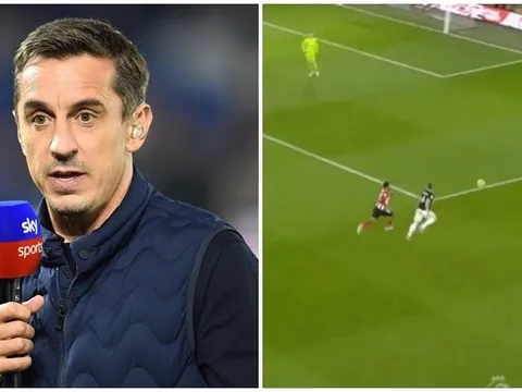 Gary Neville: "Pha bóng dễ nhất với 1 trung vệ"