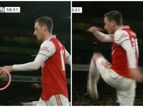 SỐC: Ozil hành xử khó tin khi bị thay bởi sao trẻ