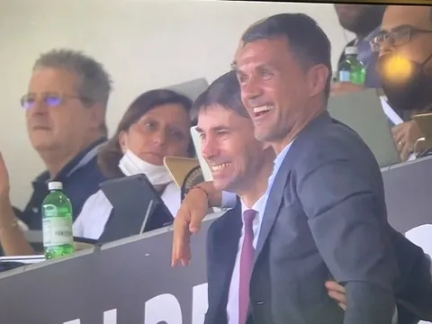 Phản ứng của Maldini khi con trai ghi bàn cho Milan ngay trận đầu đá chính