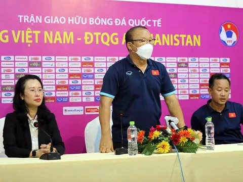 HLV Park Hang-seo: Tôi phải giữ chân cho Quang Hải