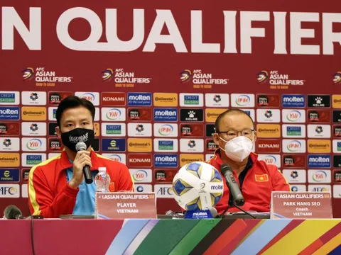 HLV Park Hang Seo nói lý do thay đội trưởng Quế Ngọc Hải