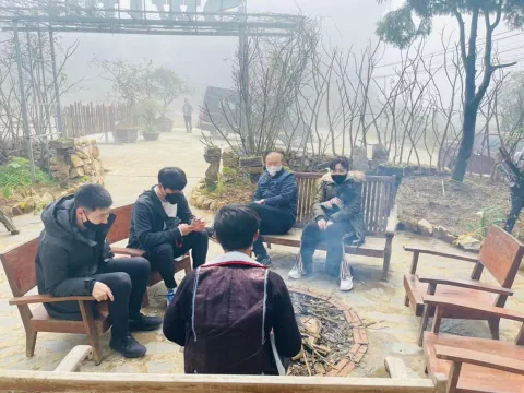 Thầy Park 'phượt' Sapa cùng vợ, không dự gala Quả bóng vàng