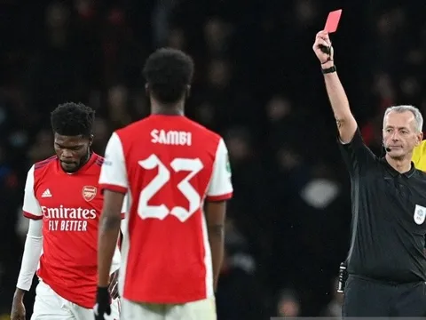 Partey dính thẻ đỏ, Arteta lên tiếng