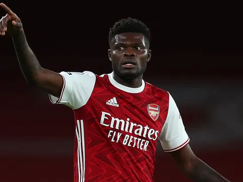 Partey ra quân thất bại, Arsenal bày tỏ tiếc nuối