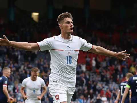 Gặp khó vụ Vlahovic, Arsenal chuyển hướng sang ngôi sao ghi nhiều bàn hơn Haaland