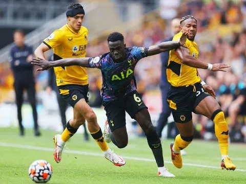 Paul Merson gạt Gabriel, chọn trung vệ Tottenham