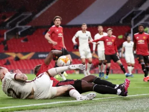Paul Pogba xứng danh "hung thần" của Old Trafford