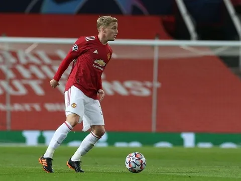 Paul Scholes chỉ rõ vị trí tốt nhất dành cho Van de Beek