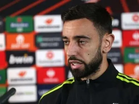 Paul Scholes khuyên Ten Hag loại Bruno Fernandes