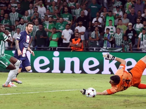 Pedri nhận xét Messi và Ronaldo