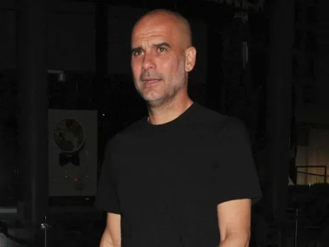 Pep cùng dàn sao Man City ăn mừng chức vô địch thâu đêm