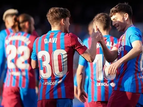 Pep để mắt đến 'thần đồng' Barca cho Man City