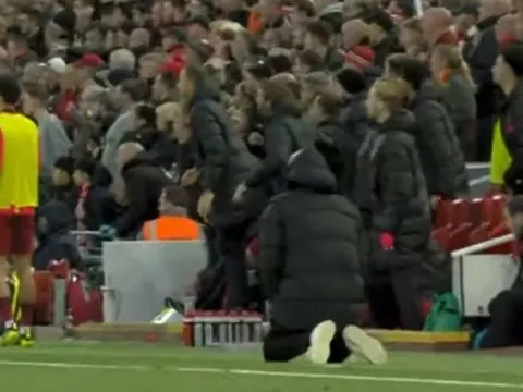 Hình ảnh bất lực đáng thương của Pep Guardiola vì 3 'ma' tốc độ