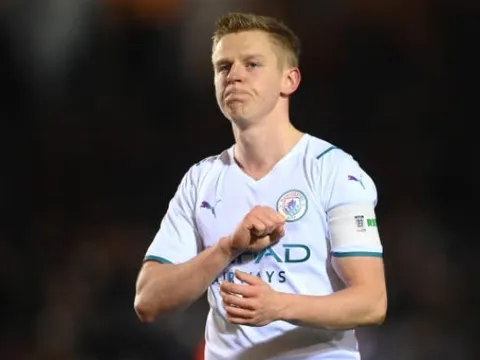 Pep lý giải việc trao băng đội trưởng cho Zinchenko trận Peterborough