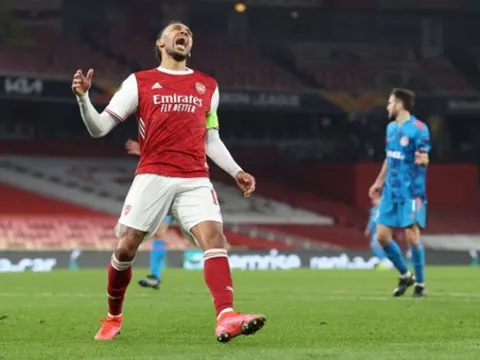 Bộ đôi "buôn gỗ", Arsenal nhọc nhằn vào tứ kết Europa League