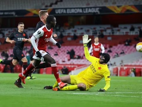 9 thống kê Arsenal 1-1 Slavia: Thảm họa phòng ngự, "Cầu thủ 100" xuất hiện