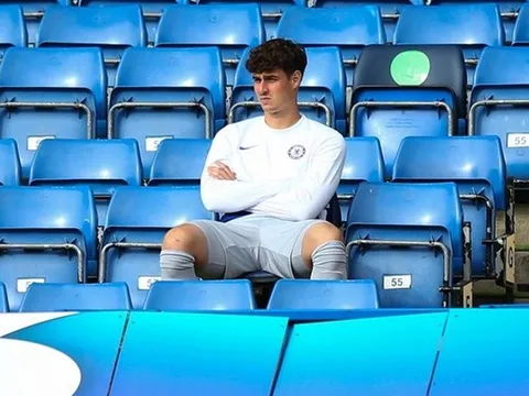 Bom tấn Chelsea 'mài ghế' dự bị vì Mendy, Petr Cech phản ứng ra sao?