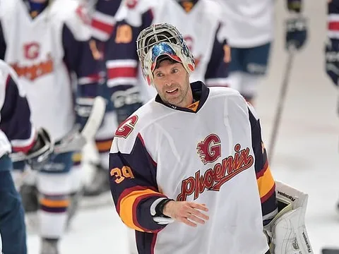 Petr Cech ra mắt CLB mới, gây sửng sốt với màn trình diễn 10/10