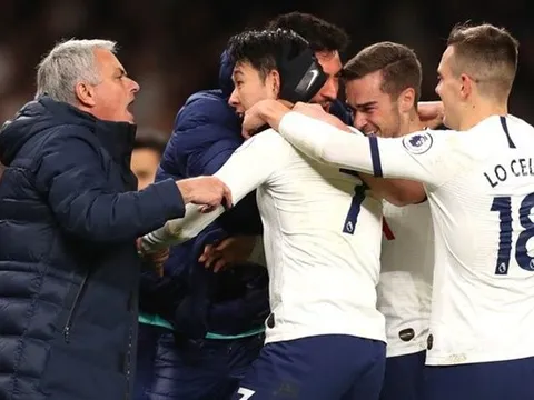 Triển khai bóng trơn tru khó tin, Tottenham của Mourinho biến Man City thành "kẻ học việc"