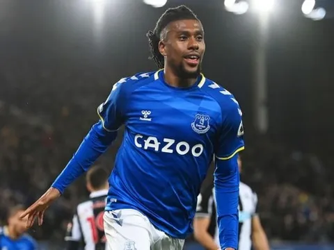 Phá lưới Newcastle, Iwobi ghi cột mốc đáng nhớ ở Ngoại hạng Anh