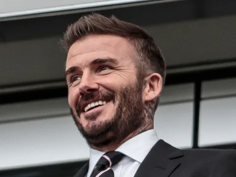 Phản ứng của Beckham khi "quý tử" tái hiện siêu phẩm đá phạt