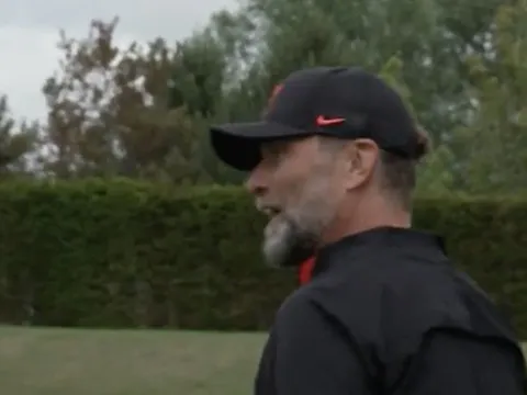 Phản ứng của Klopp khi Matip rê bóng qua 4 cầu thủ rồi ghi bàn