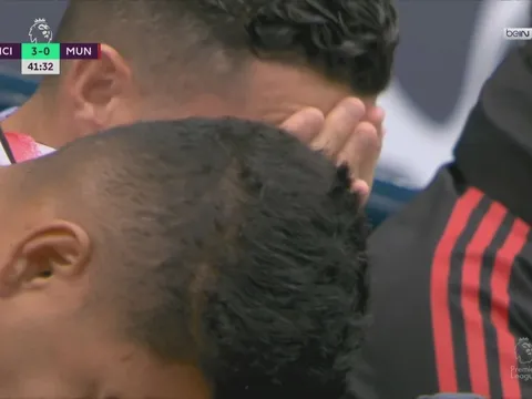 Phản ứng của Ronaldo khi MU bị Man City đè bẹp