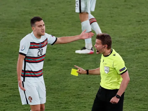 Phát cuồng vì sao Bồ Đào Nha, fan M.U tuyên bố không cần Trippier