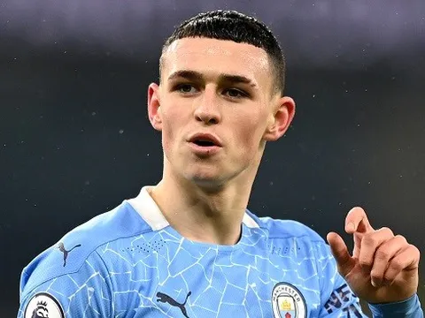 Phil Foden đứng trước cơ hội "ngồi chung mâm" với Ronaldo và Bale