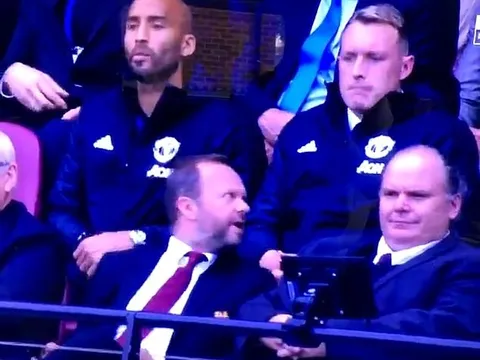 Phil Jones muốn sa thải Solskjaer, sự thật đã rõ