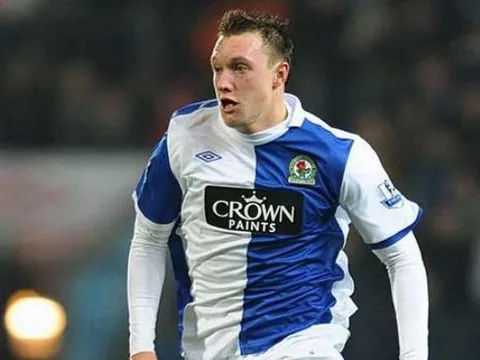 Phil Jones sắp rời Man Utd: Đi thật xa để trở về?