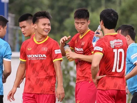PHÓNG SỰ ẢNH: Buổi tập đầu tiên của Quang Hải sau khi trở về từ Pau FC