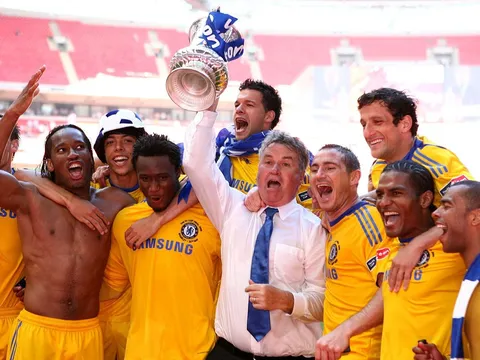 Phù thủy Chelsea, thầy của Park Hang-seo giải nghệ