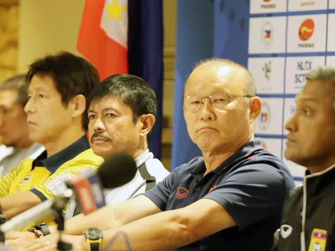 “Phù thủy” Park Hang-seo tiếp tục gieo sầu cho đồng nghiệp