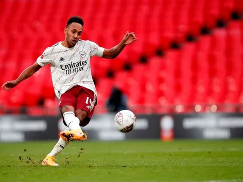 'Mất tích' từ sau khi gia hạn với Arsenal, Aubameyang bị chỉ trích