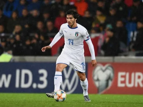 'Pirlo đệ nhị' chính thức ra mắt ĐTQG trong ngày Italia thắng '5 sao'